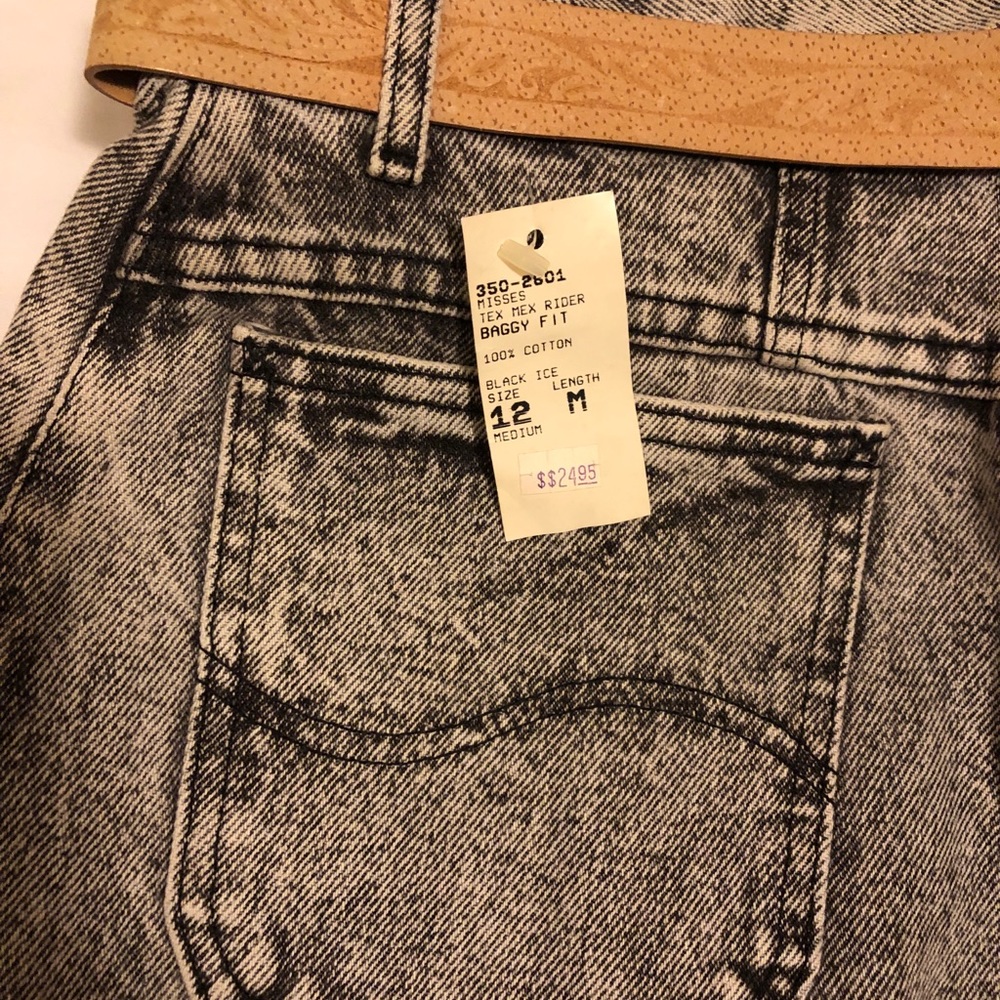 Vintage Lee High Waisted Mom Jeans - Picture 6 of 6
